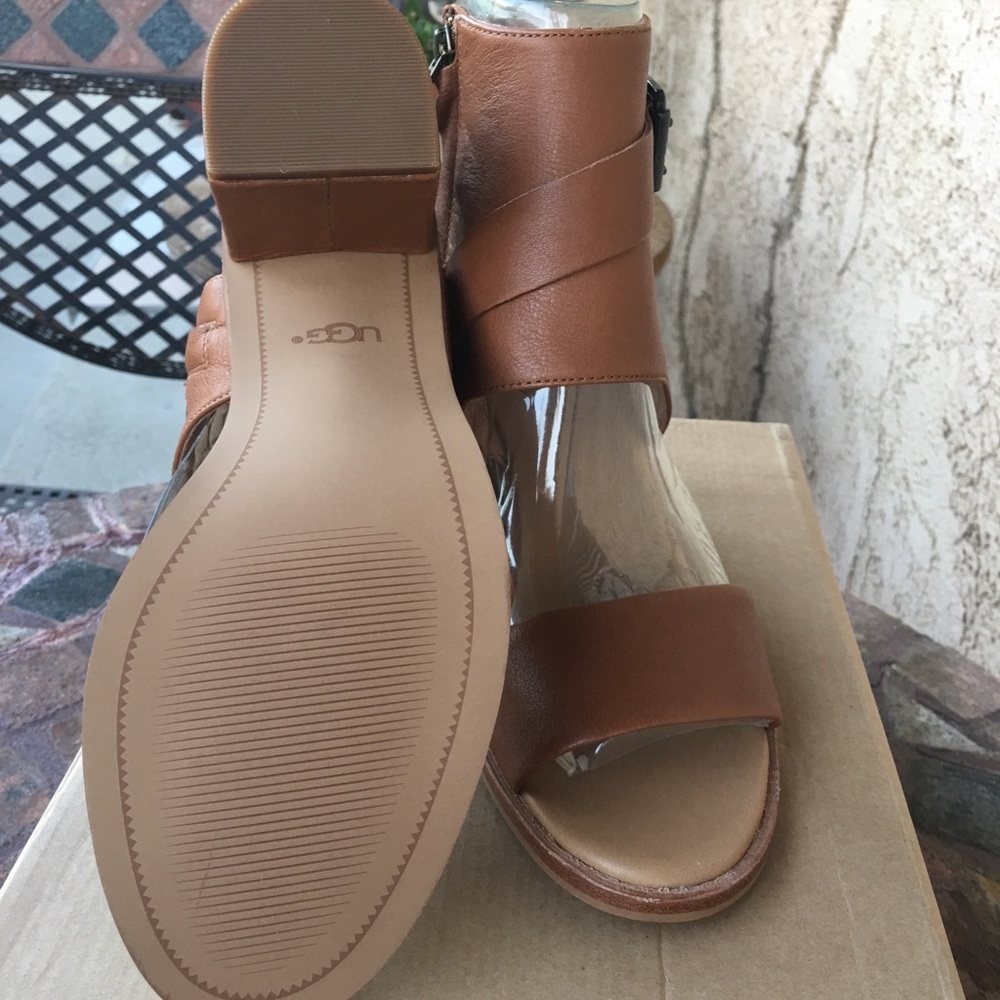 NWTUGG heels sizes 7...last pair ☺️ - Picture 3 of 4